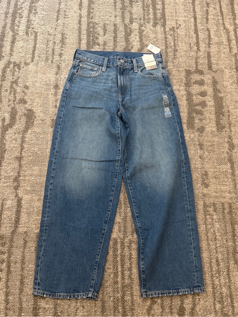 GAP Hailey Bieber Wide-Leg Jeans in Light Blue Wash - Picture 3 of 3